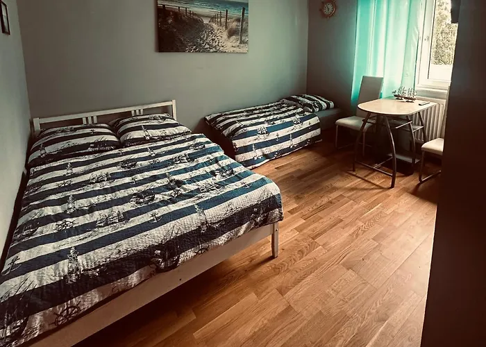 Pensión Trzy Kotwice Jedna Minuta Do Morza I Centrum Jastrzębia Góra